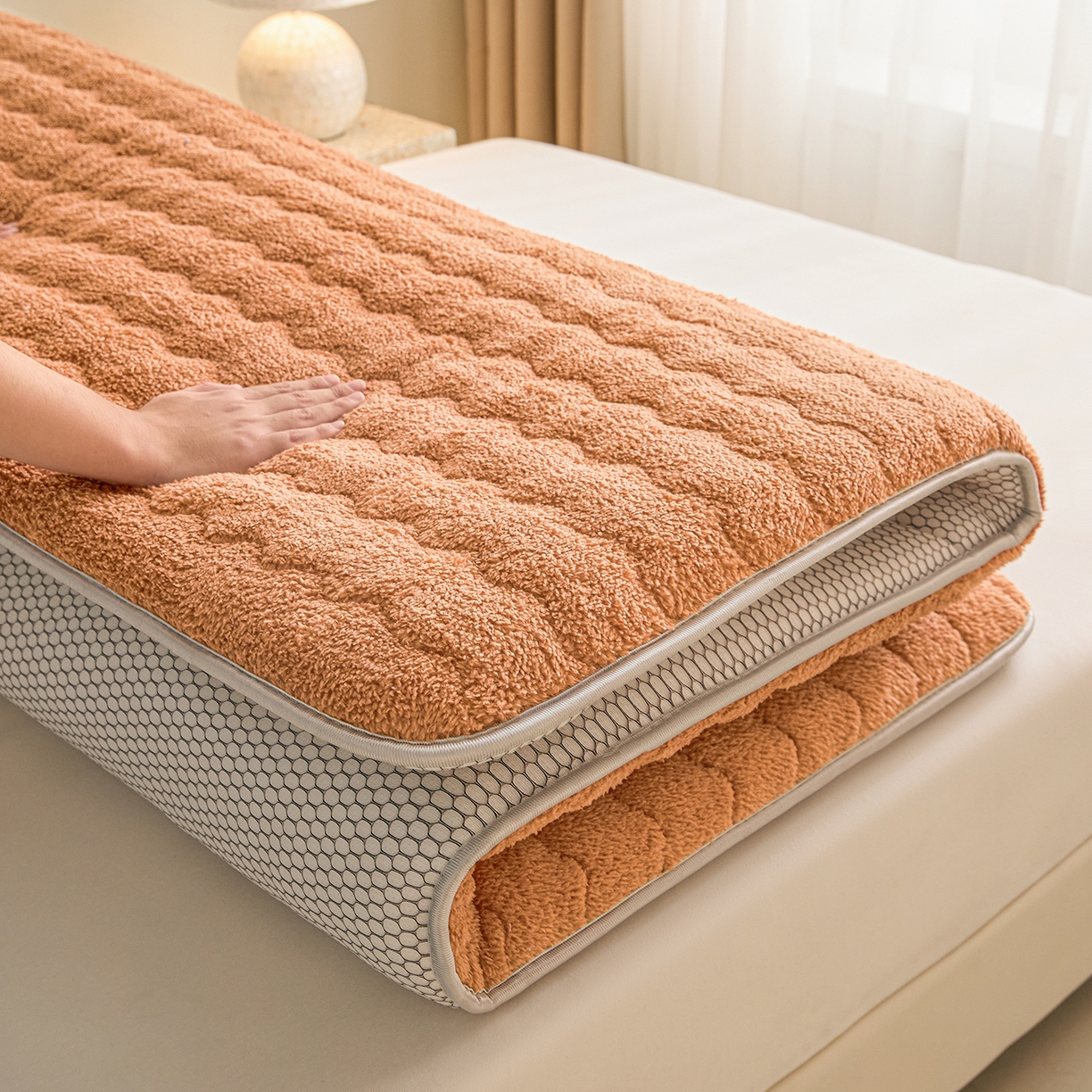 91家纺网 家纺一手货源 找家纺 缦吉 2025新款加厚羊羔绒床垫床褥-成人款 咖色