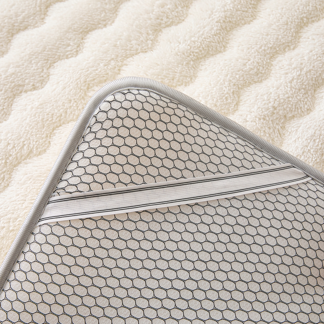 91家纺网 家纺一手货源 找家纺 缦吉 2025新款加厚羊羔绒床垫床褥-成人款 白色