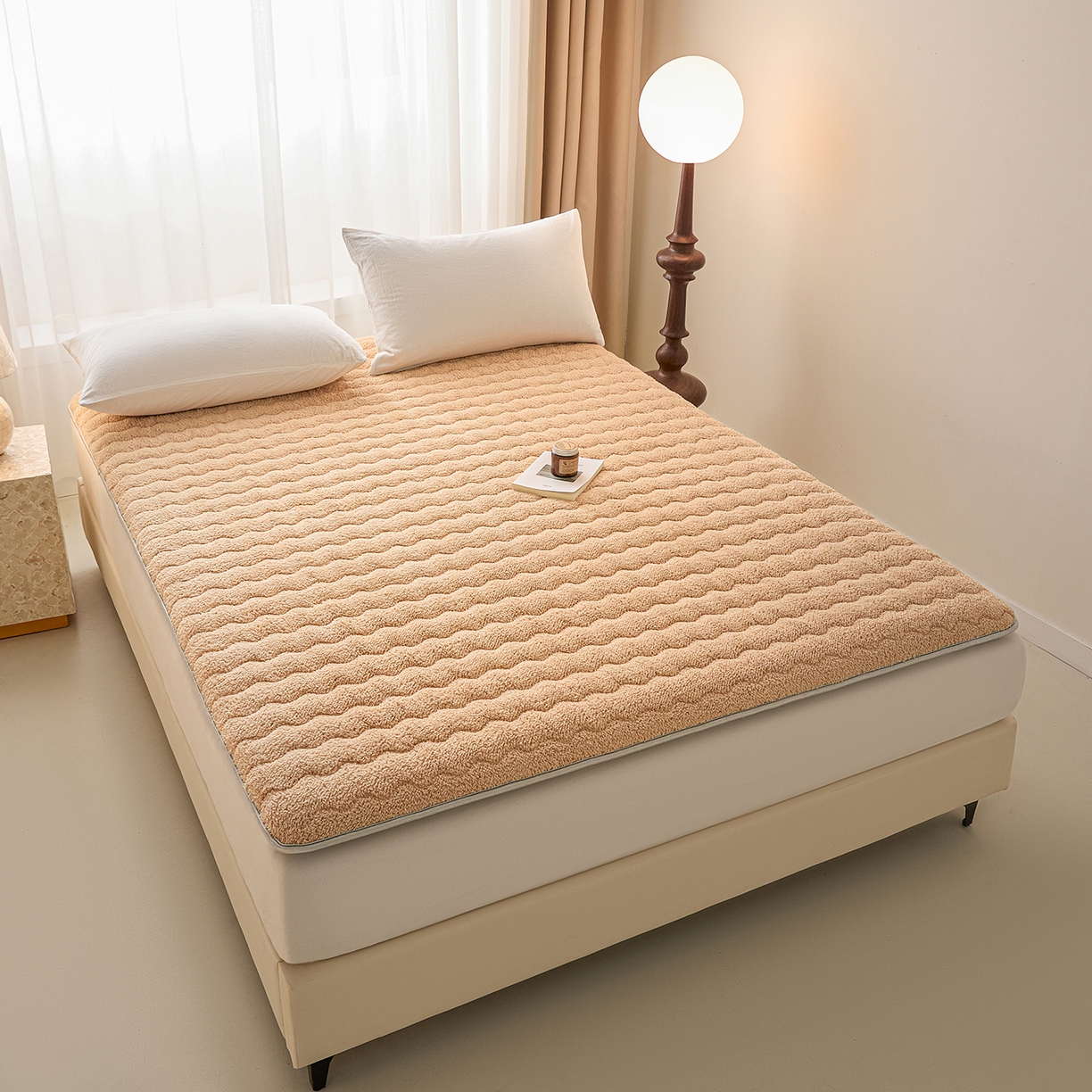 91家纺网 家纺一手货源 找家纺 缦吉 2025新款加厚羊羔绒床垫床褥-成人款 驼色