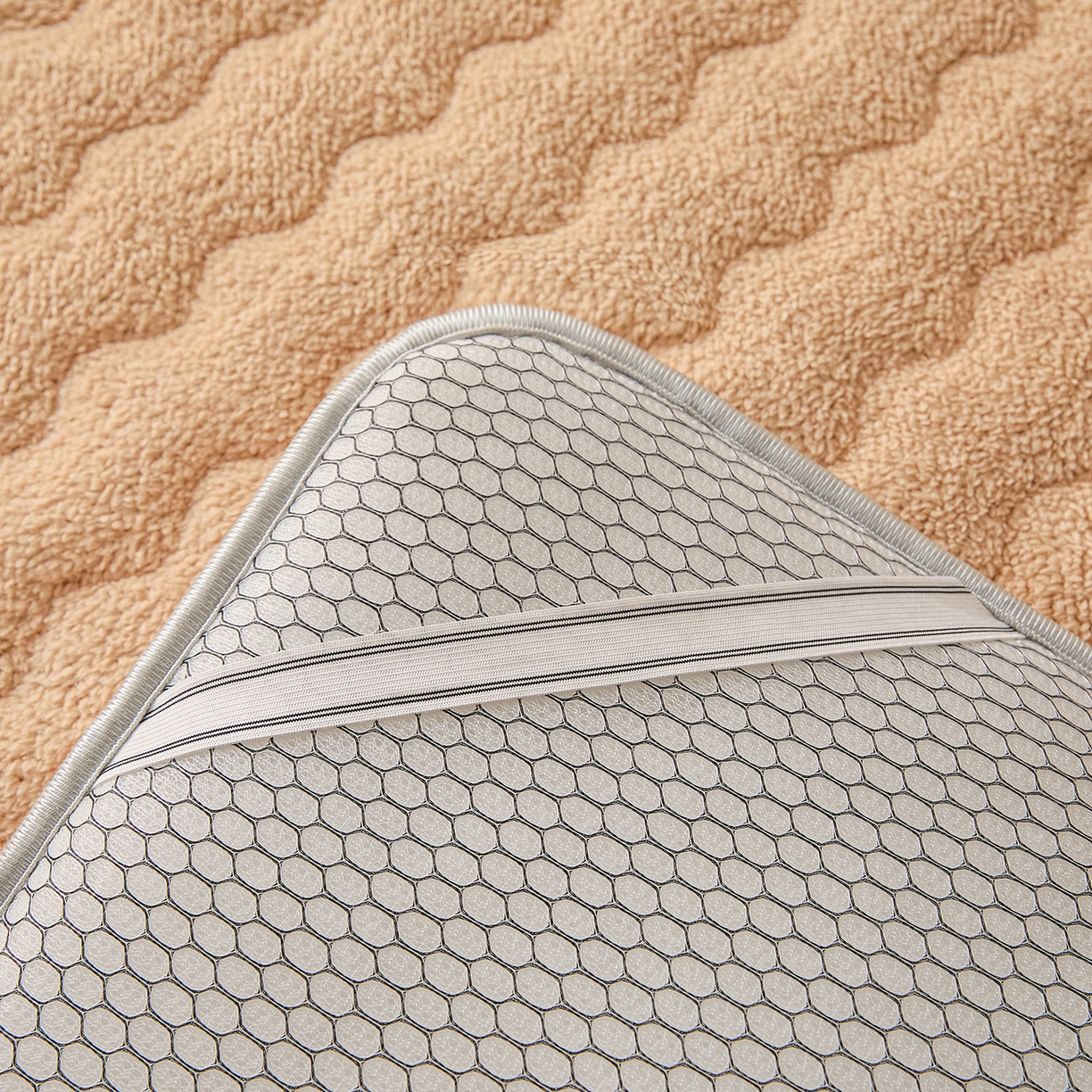 91家纺网 家纺一手货源 找家纺 缦吉 2025新款加厚羊羔绒床垫床褥-成人款 驼色