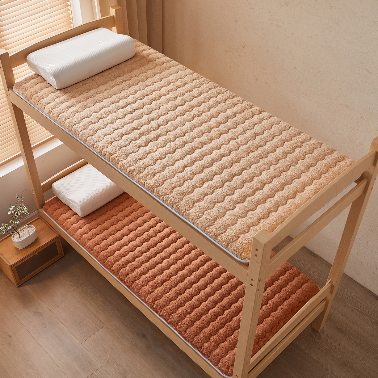 91家纺网 家纺一手货源 找家纺 缦吉 2025新款加厚羊羔绒床垫床褥-学生款 咖色