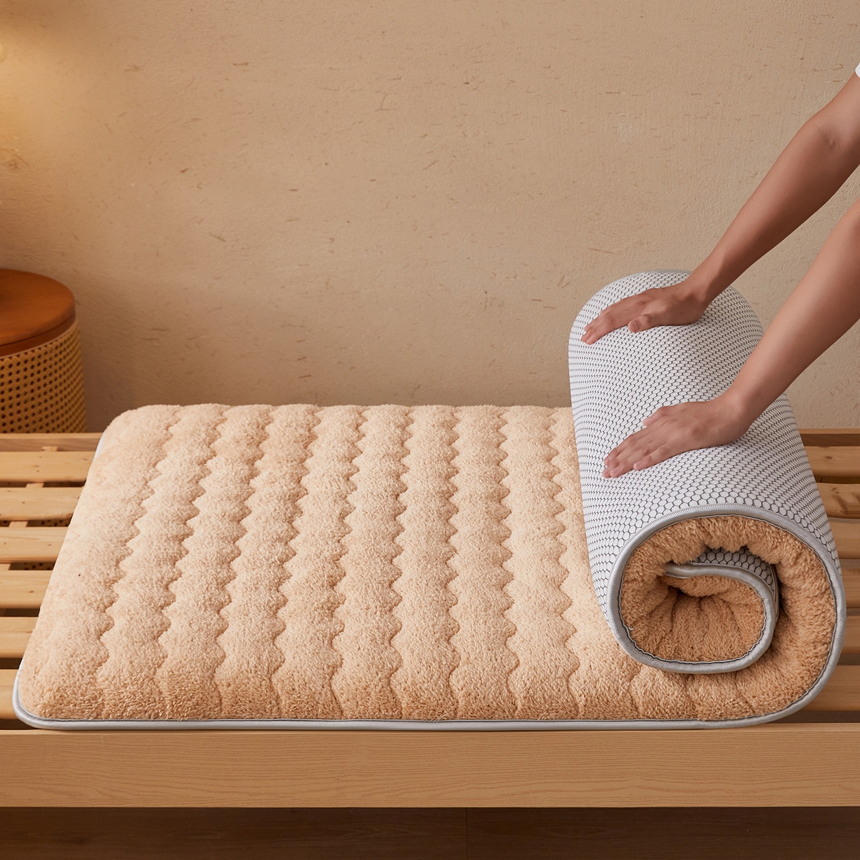 91家纺网 家纺一手货源 找家纺 （总）缦吉 2025新款加厚羊羔绒床垫床褥-学生款