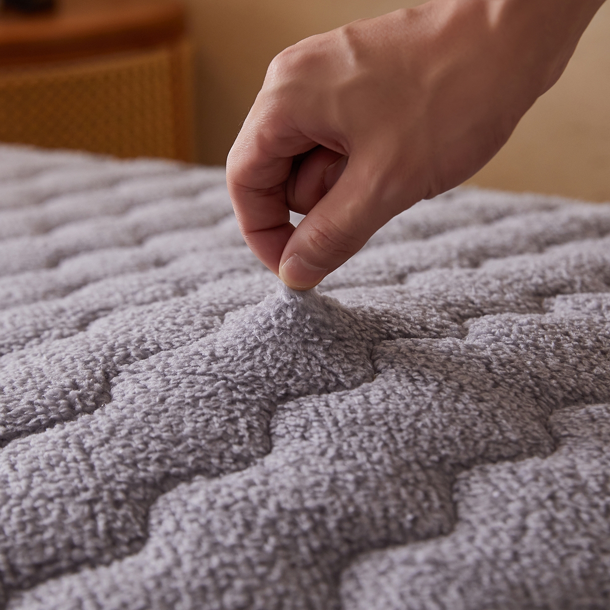 91家纺网 家纺一手货源 找家纺 缦吉 2025新款加厚羊羔绒床垫床褥-学生款 灰色