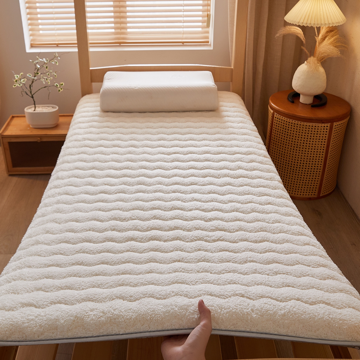 91家纺网 家纺一手货源 找家纺 （总）缦吉 2025新款加厚羊羔绒床垫床褥-学生款