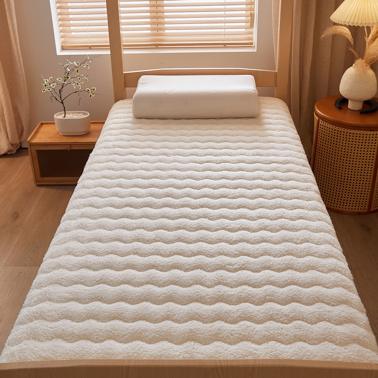 91家纺网 家纺一手货源 找家纺 （总）缦吉 2025新款加厚羊羔绒床垫床褥-学生款