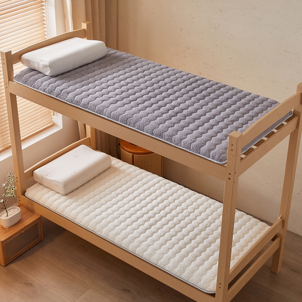 91家纺网 家纺一手货源 找家纺 （总）缦吉 2025新款加厚羊羔绒床垫床褥-学生款