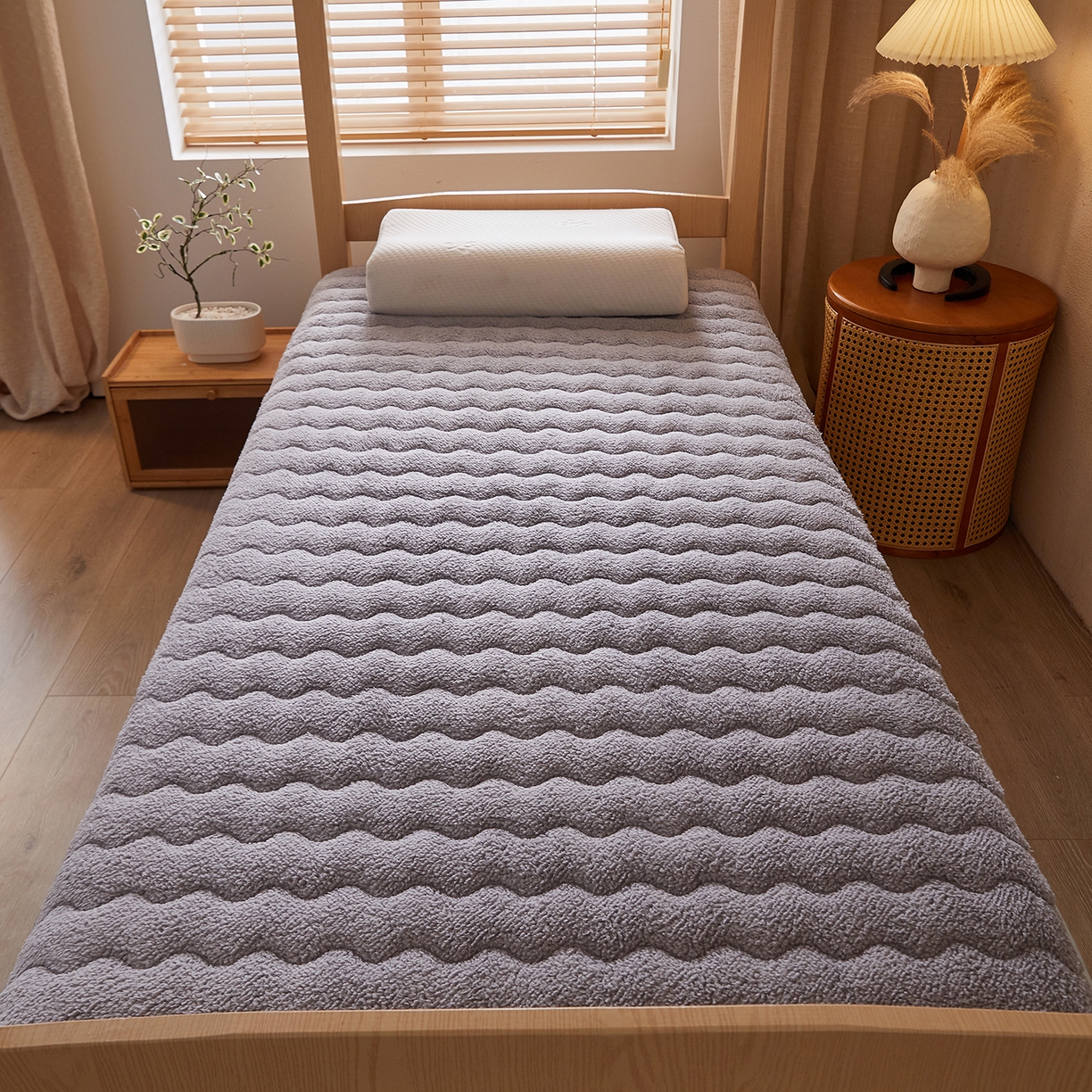 91家纺网 家纺一手货源 找家纺 缦吉 2025新款加厚羊羔绒床垫床褥-学生款 灰色