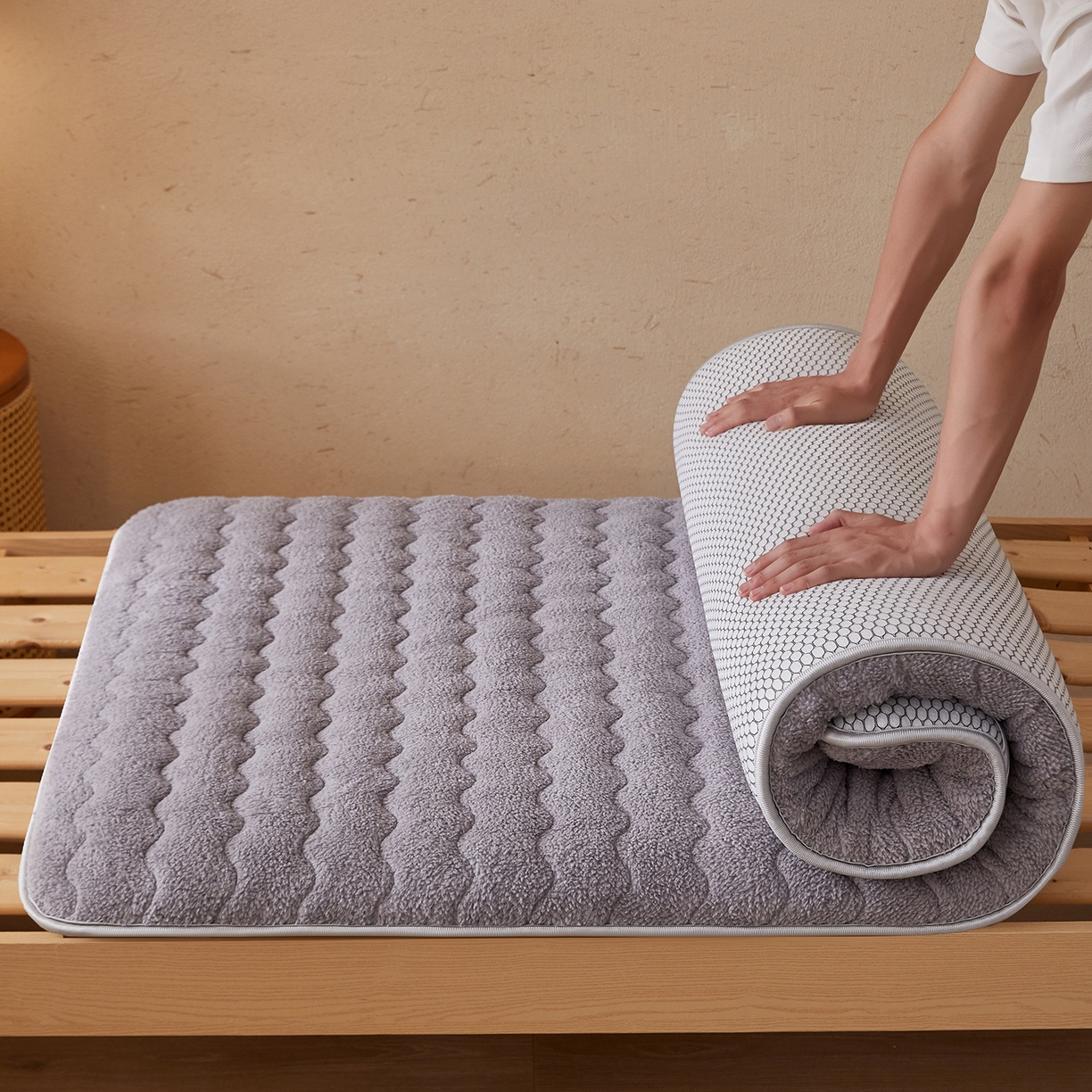 91家纺网 家纺一手货源 找家纺 （总）缦吉 2025新款加厚羊羔绒床垫床褥-学生款