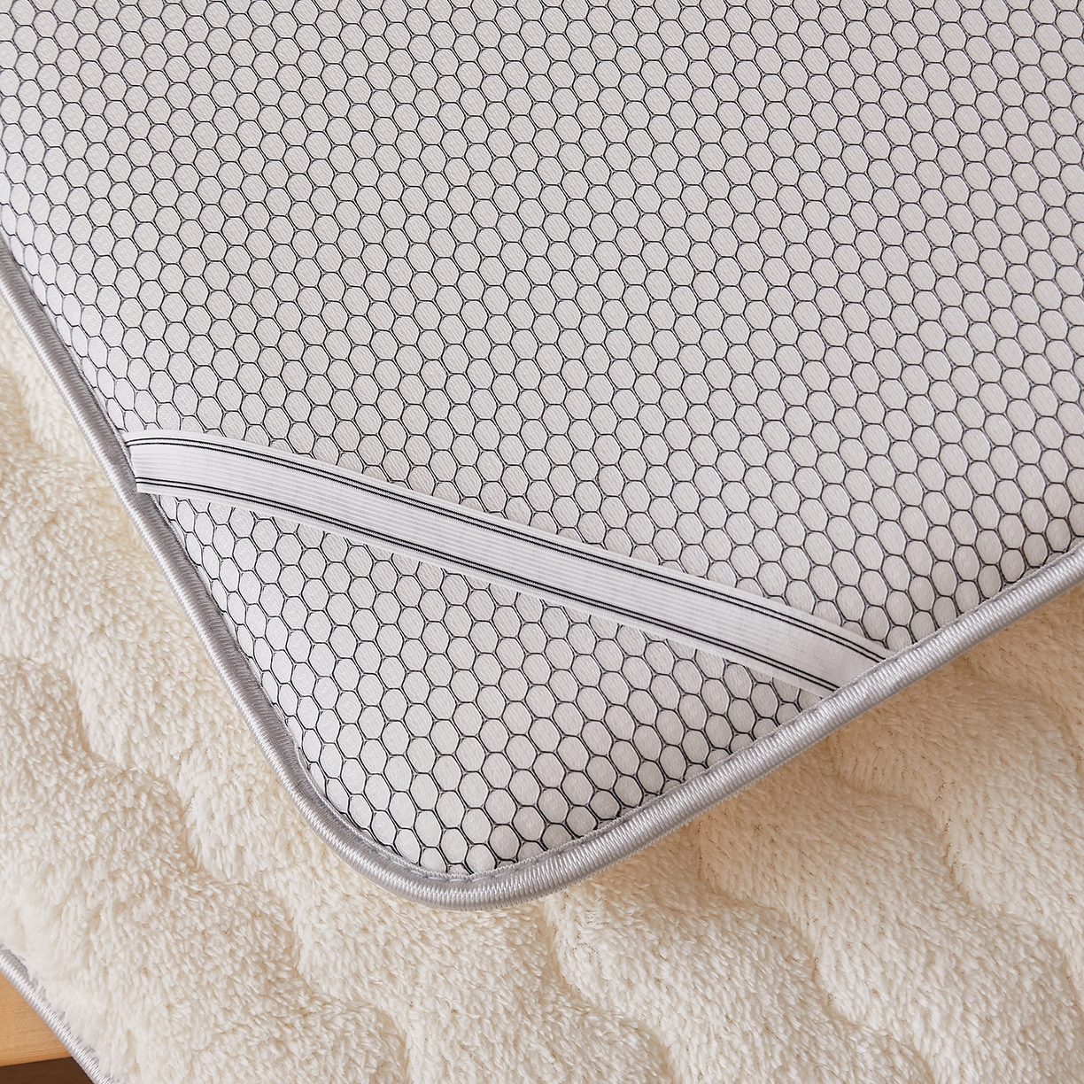 91家纺网 家纺一手货源 找家纺 缦吉 2025新款加厚羊羔绒床垫床褥-学生款 白色