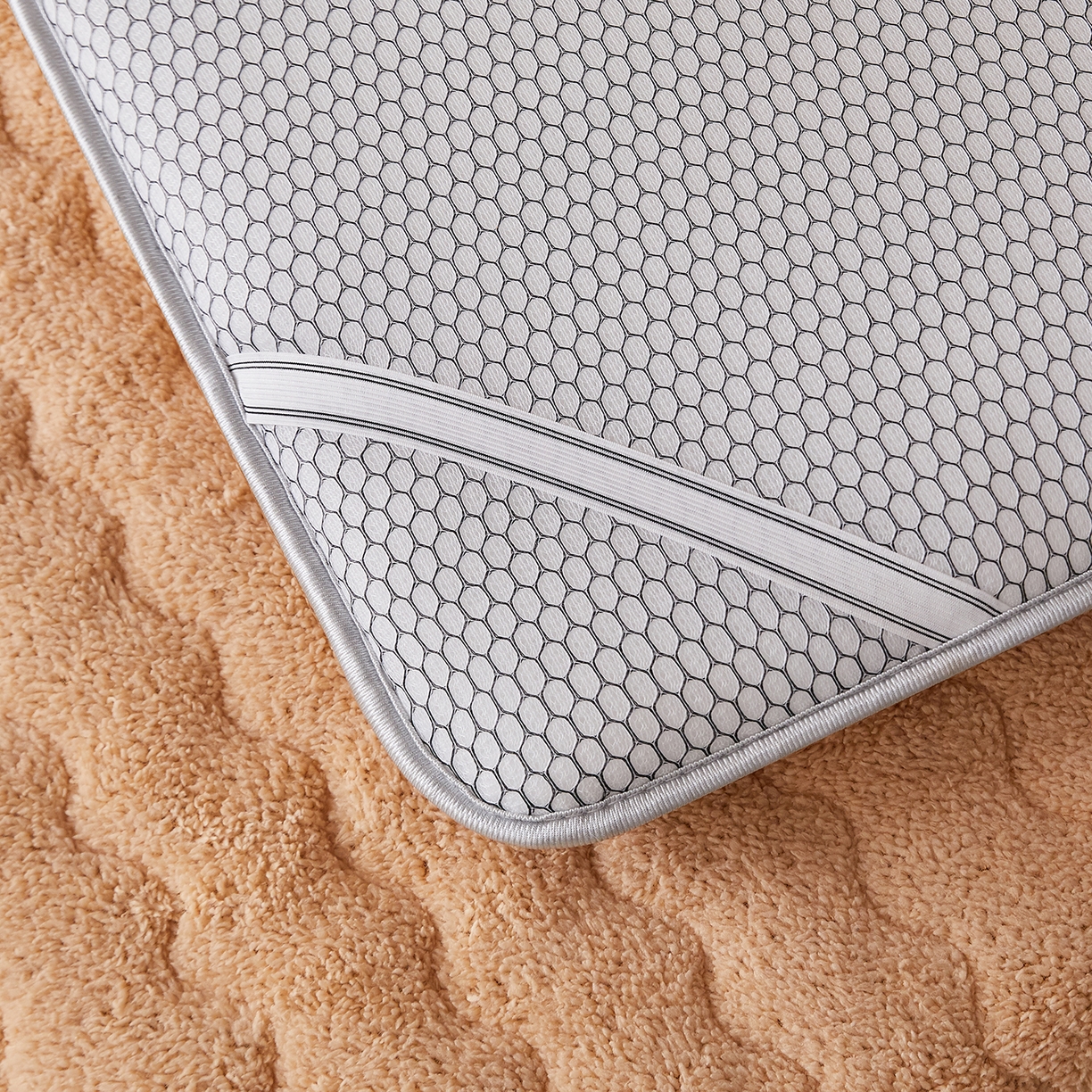 91家纺网 家纺一手货源 找家纺 缦吉 2025新款加厚羊羔绒床垫床褥-学生款 驼色