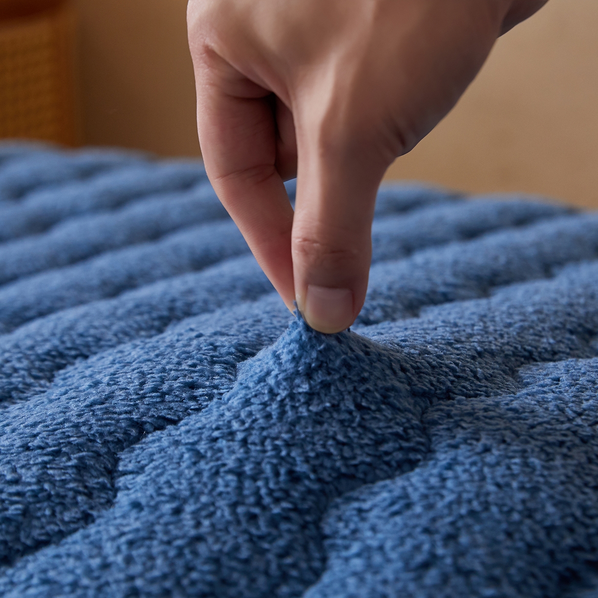 91家纺网 家纺一手货源 找家纺 缦吉 2025新款加厚羊羔绒床垫床褥-学生款 蓝色