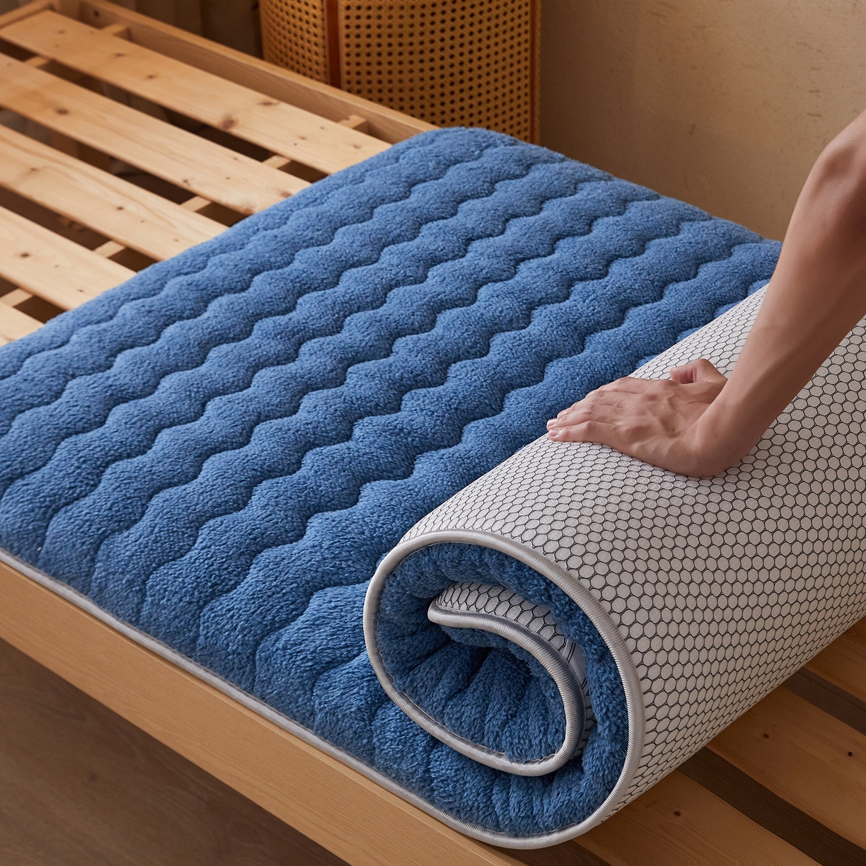 91家纺网 家纺一手货源 找家纺 缦吉 2025新款加厚羊羔绒床垫床褥-学生款 蓝色