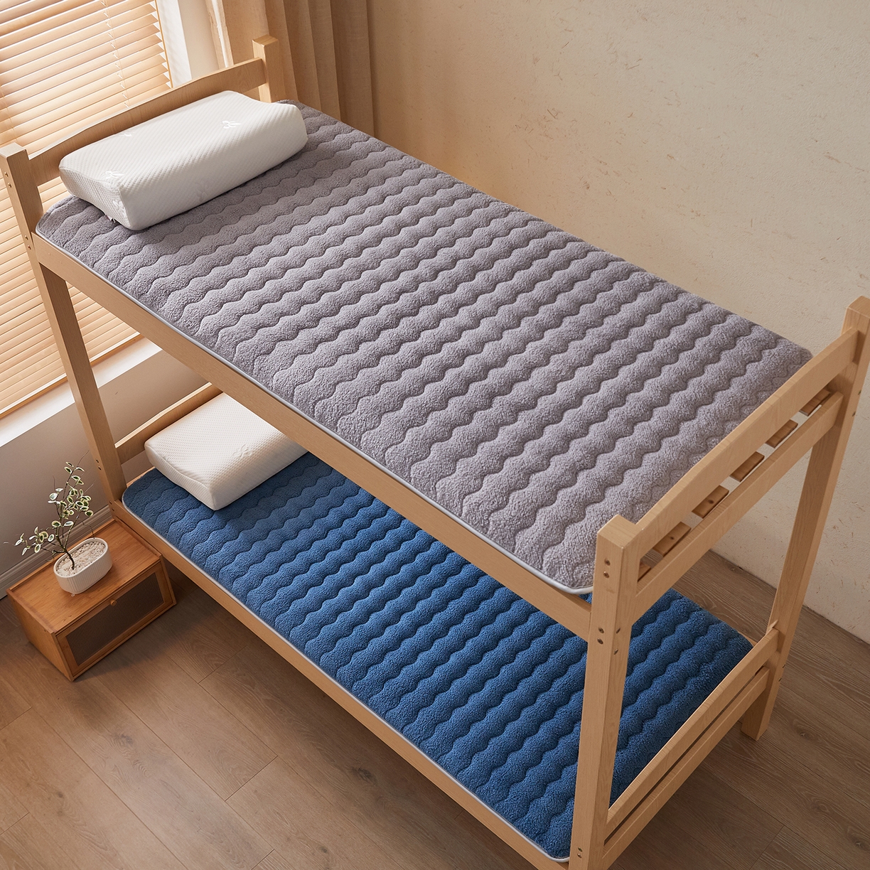 91家纺网 家纺一手货源 找家纺 缦吉 2025新款加厚羊羔绒床垫床褥-学生款 蓝色