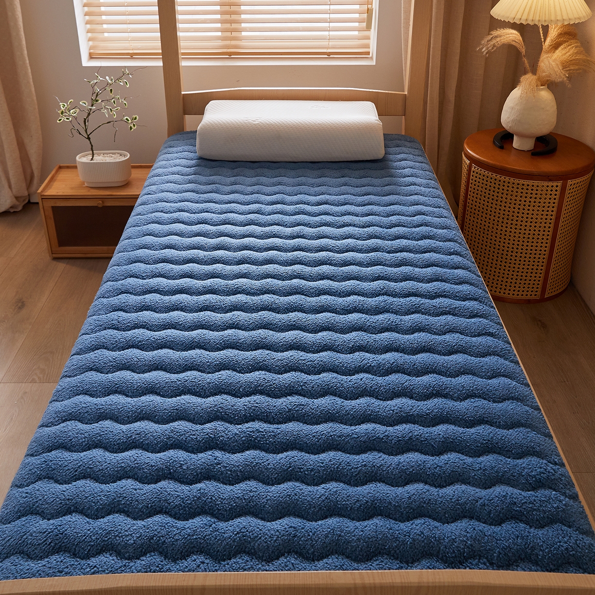 91家纺网 家纺一手货源 找家纺 缦吉 2025新款加厚羊羔绒床垫床褥-学生款 蓝色