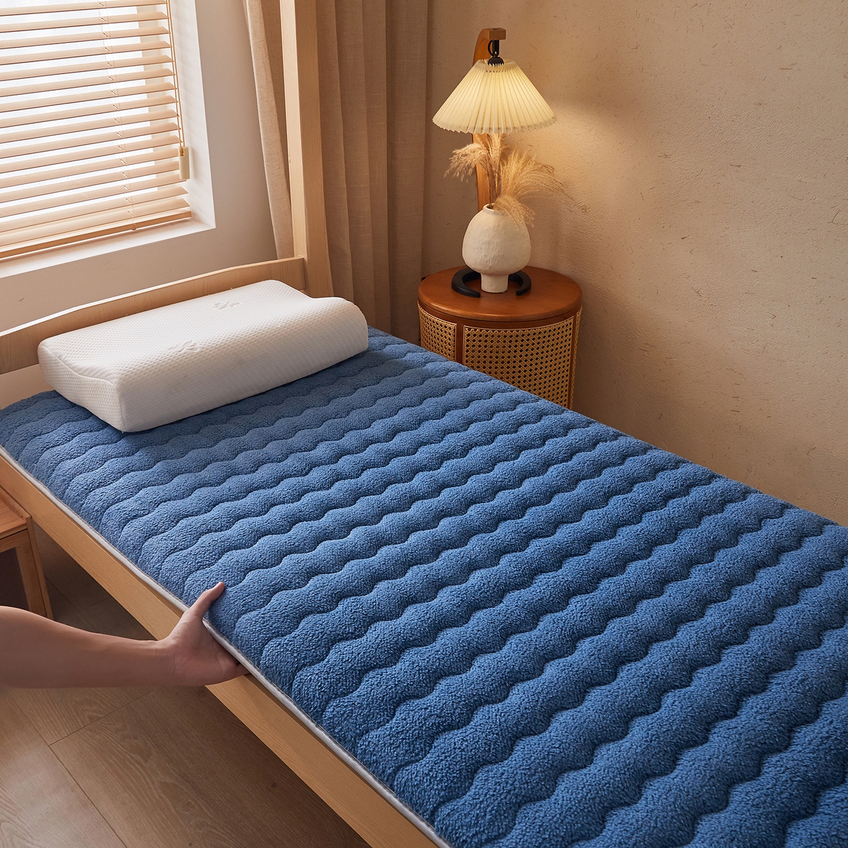 91家纺网 家纺一手货源 找家纺 缦吉 2025新款加厚羊羔绒床垫床褥-学生款 蓝色