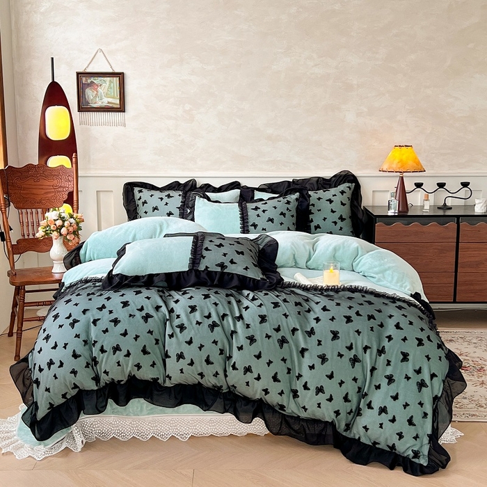 91家纺网 家纺一手货源 找家纺 （总）韩秀家纺 2025新款法式加厚牛奶绒床裙四件套蝴蝶蕾丝花边高克重珊瑚绒保暖夹棉床盖床笠床单工艺款