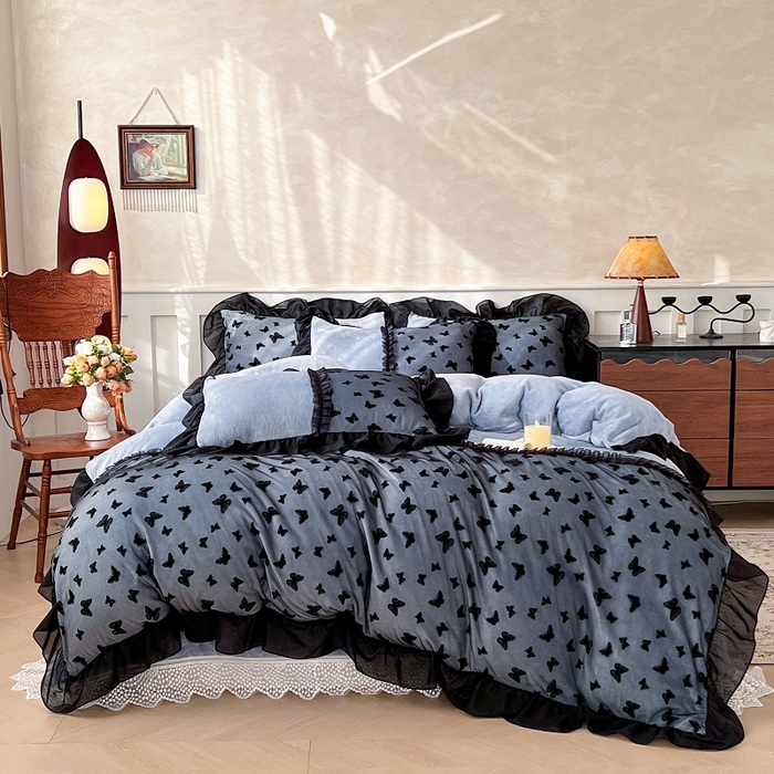 韩秀家纺 2025新款法式加厚牛奶绒床裙四件套蝴蝶蕾丝花边高克重珊瑚绒保暖夹棉床盖床笠床单工艺款 莫奈花园-灰