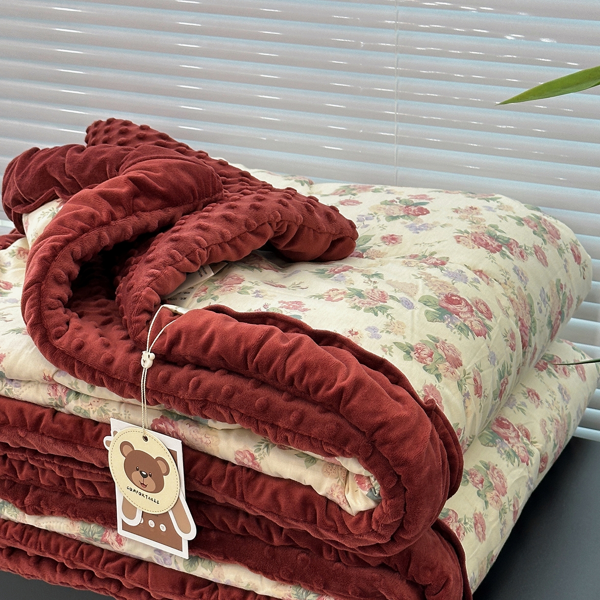 91家纺网 家纺一手货源 找家纺 佰织鑫家居 2025新款全棉花苞款高克重豆豆被被子被芯 落了白