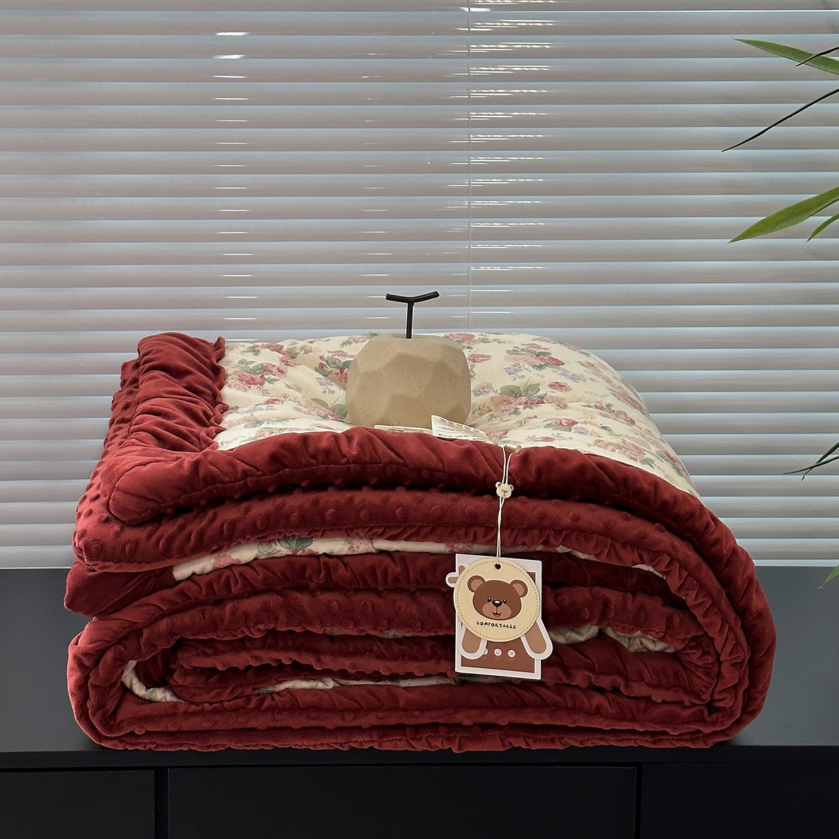 91家纺网 家纺一手货源 找家纺 佰织鑫家居 2025新款全棉花苞款高克重豆豆被被子被芯 落了白