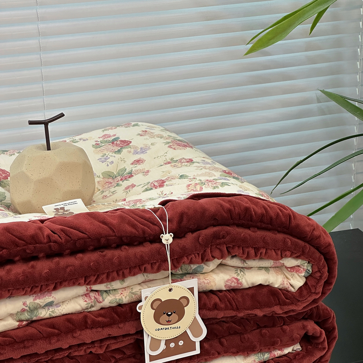 91家纺网 家纺一手货源 找家纺 佰织鑫家居 2025新款全棉花苞款高克重豆豆被被子被芯 落了白