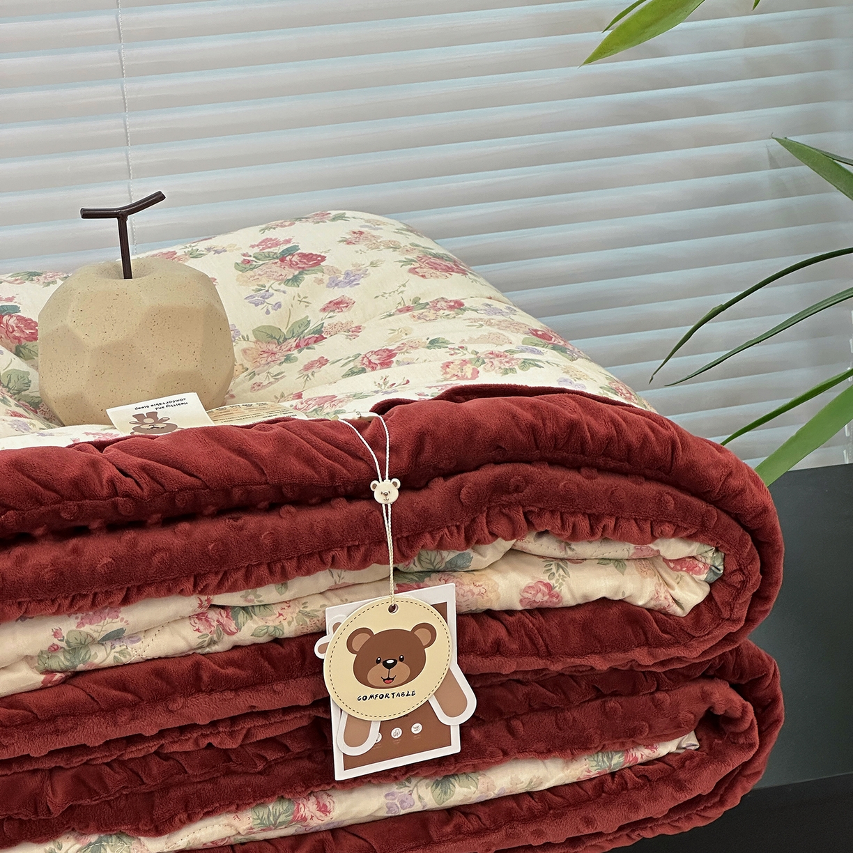 91家纺网 家纺一手货源 找家纺 佰织鑫家居 2025新款全棉花苞款高克重豆豆被被子被芯 落了白