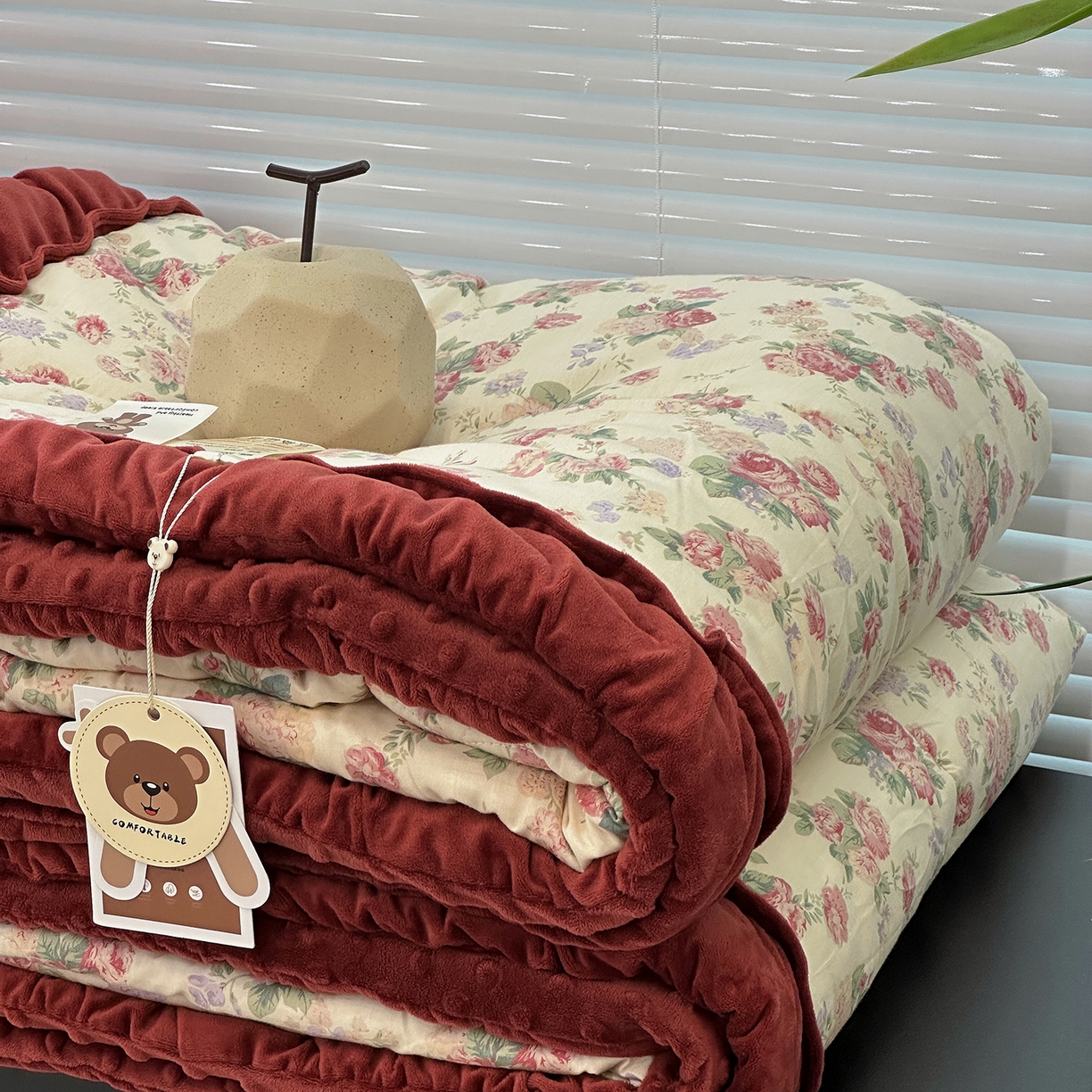 91家纺网 家纺一手货源 找家纺 佰织鑫家居 2025新款全棉花苞款高克重豆豆被被子被芯 落了白