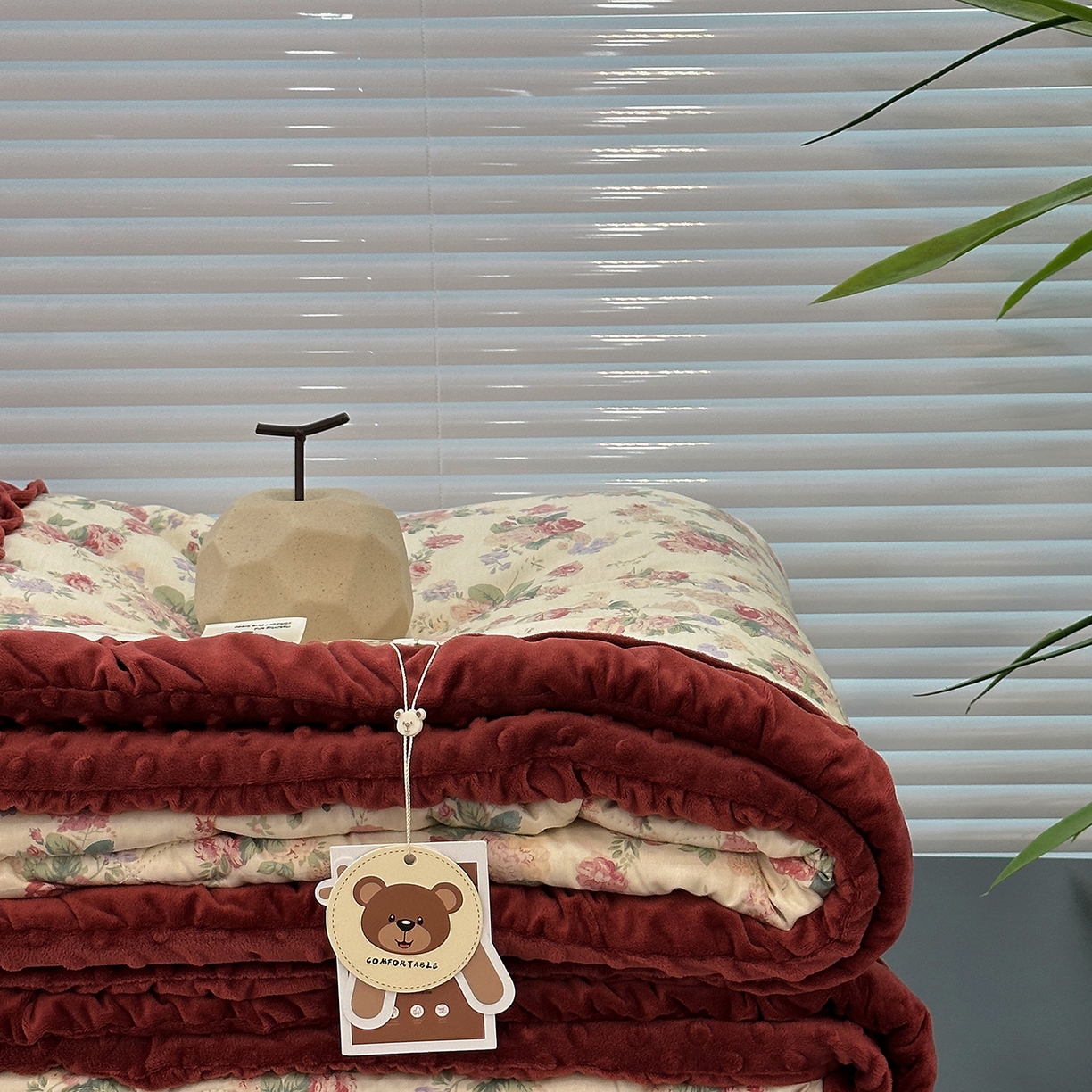 91家纺网 家纺一手货源 找家纺 佰织鑫家居 2025新款全棉花苞款高克重豆豆被被子被芯 落了白