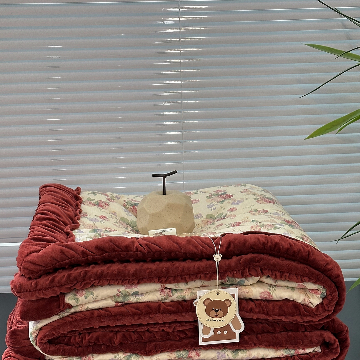 91家纺网 家纺一手货源 找家纺 佰织鑫家居 2025新款全棉花苞款高克重豆豆被被子被芯 落了白