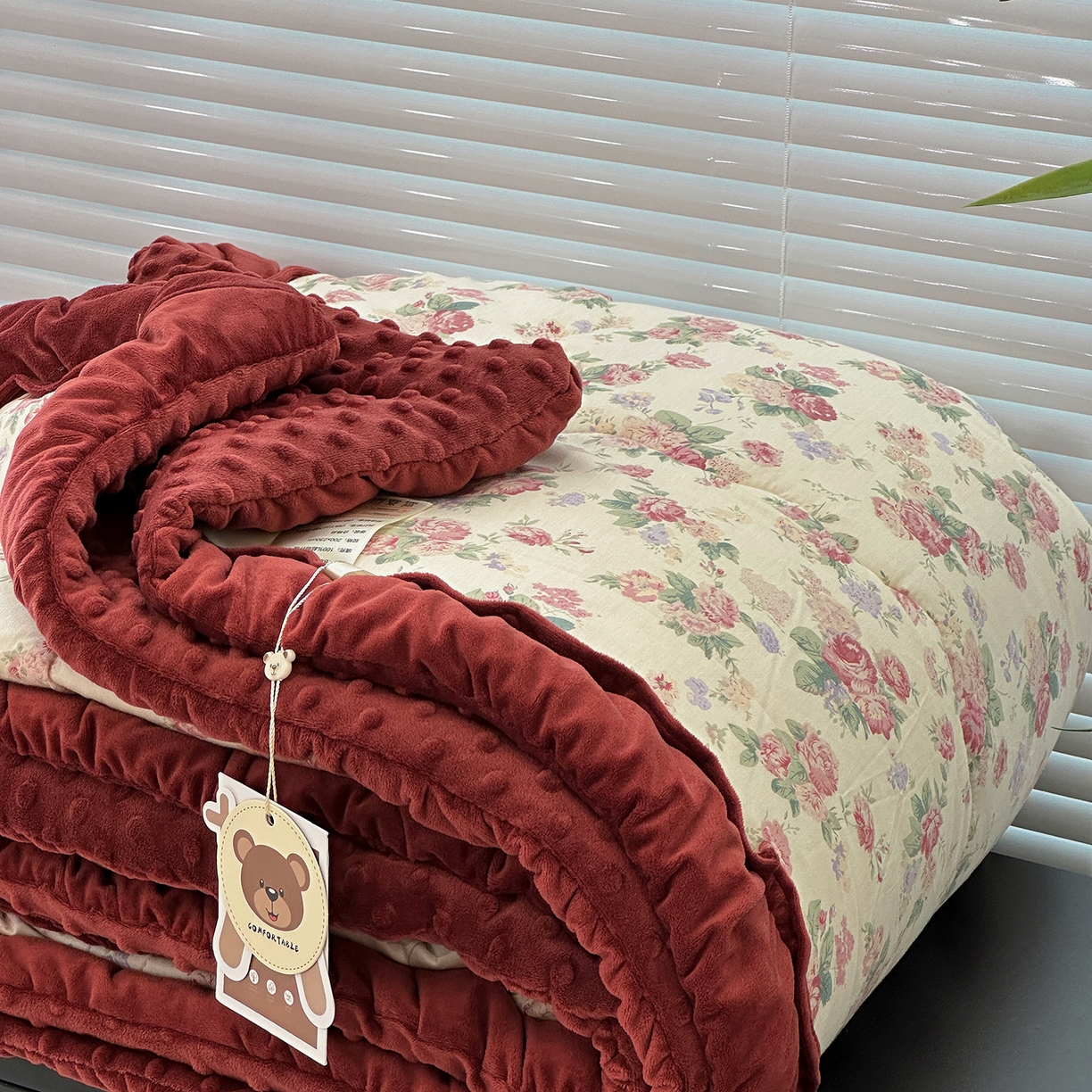 91家纺网 家纺一手货源 找家纺 佰织鑫家居 2025新款全棉花苞款高克重豆豆被被子被芯 落了白