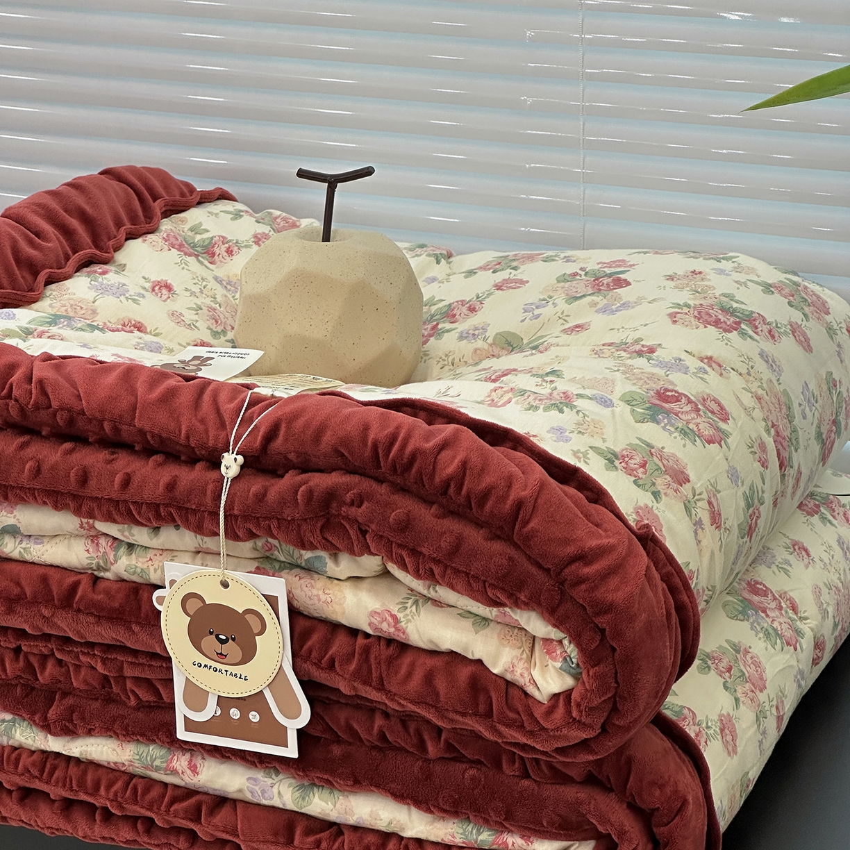 91家纺网 家纺一手货源 找家纺 佰织鑫家居 2025新款全棉花苞款高克重豆豆被被子被芯 落了白