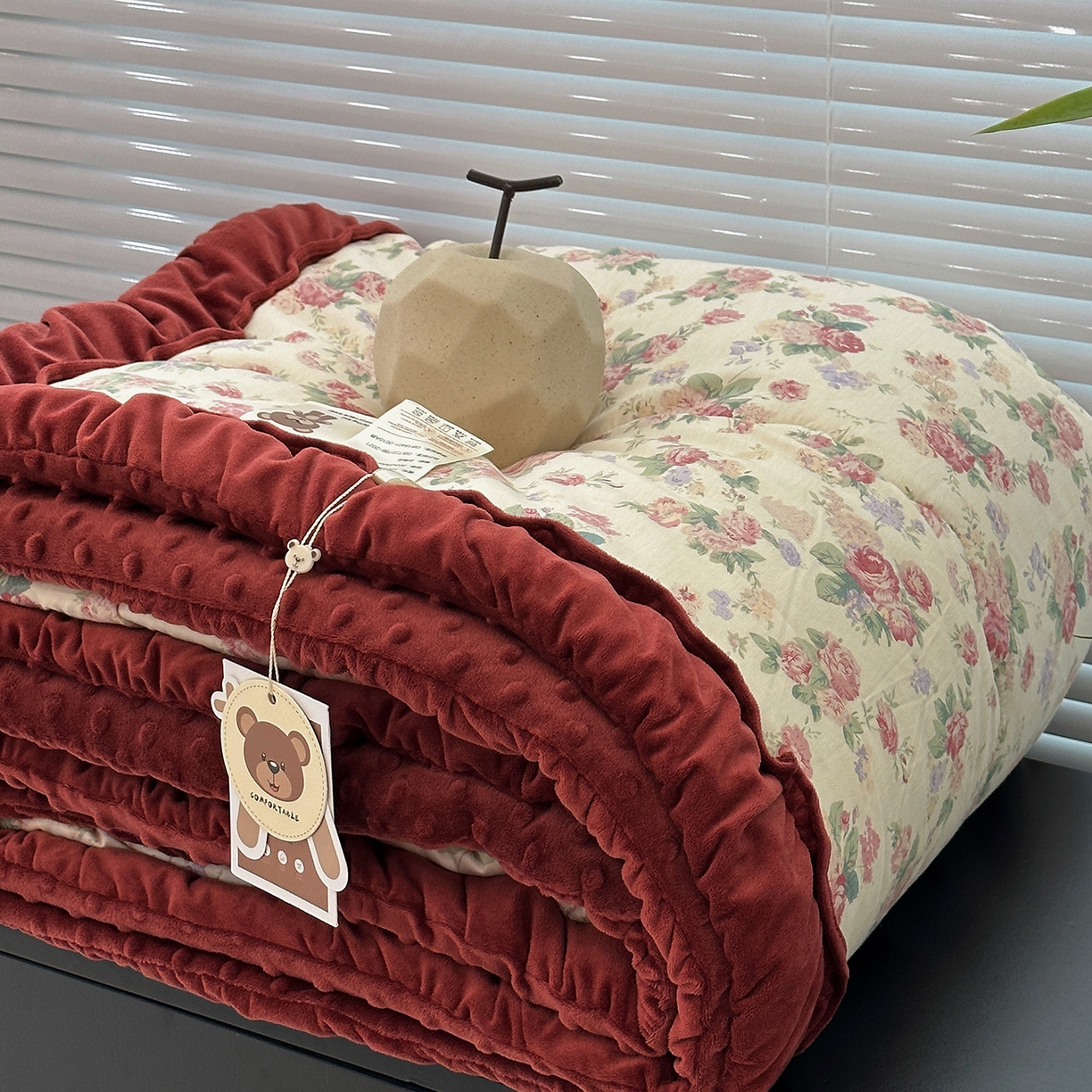 91家纺网 家纺一手货源 找家纺 佰织鑫家居 2025新款全棉花苞款高克重豆豆被被子被芯 落了白