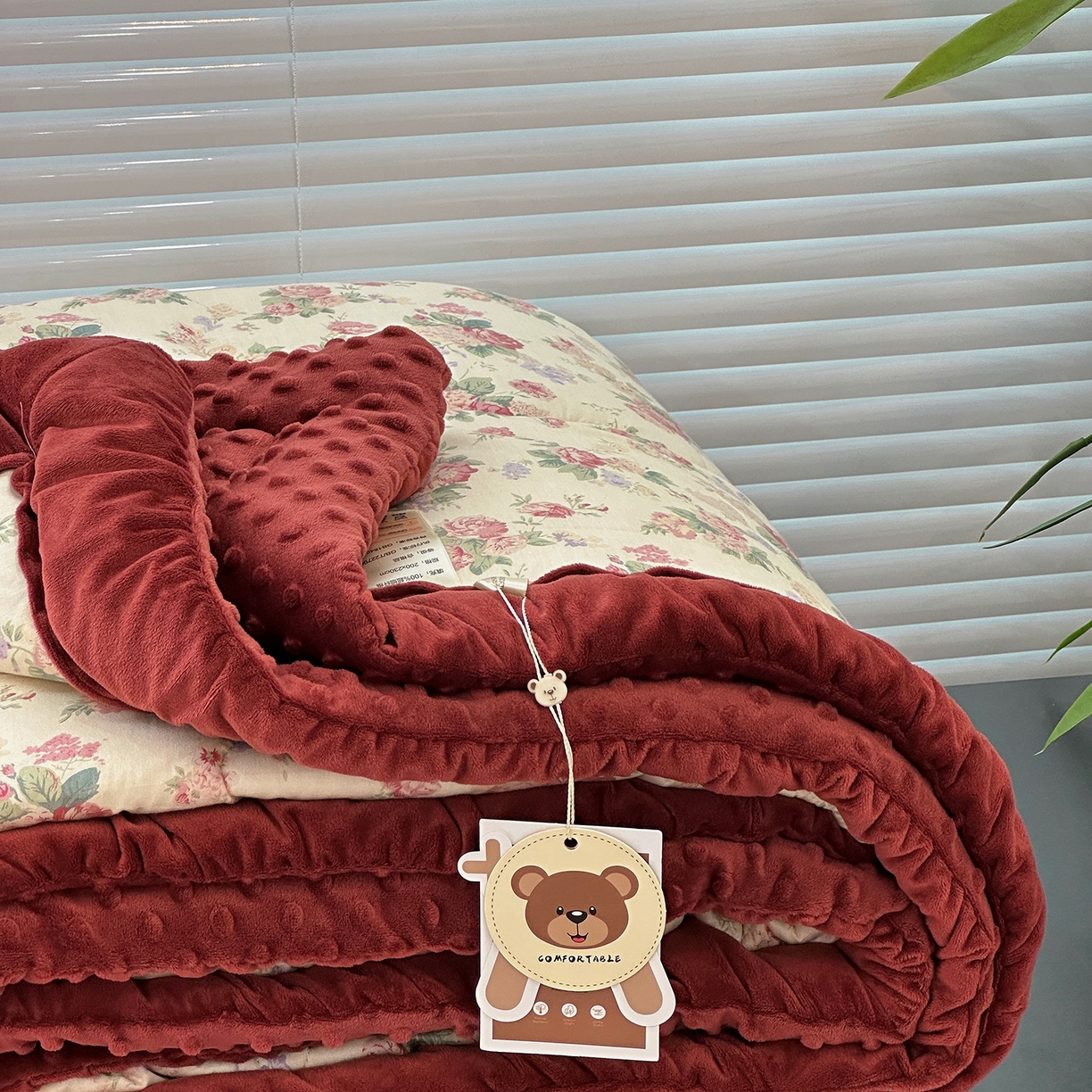 91家纺网 家纺一手货源 找家纺 佰织鑫家居 2025新款全棉花苞款高克重豆豆被被子被芯 落了白