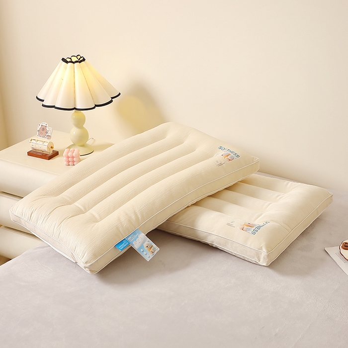 91家纺网 家纺一手货源 找家纺 糖果枕芯 2025新款水晶绒枕芯双边单人宿舍枕头护颈定型枕头枕芯 云享护颈枕低枕-米色