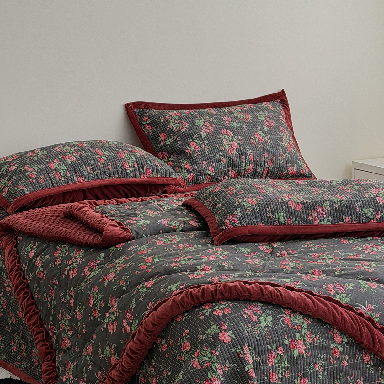 91家纺网 家纺一手货源 找家纺 （总）佰织鑫家居 2025新款棉加绒床盖三件套花苞豆豆被四件套