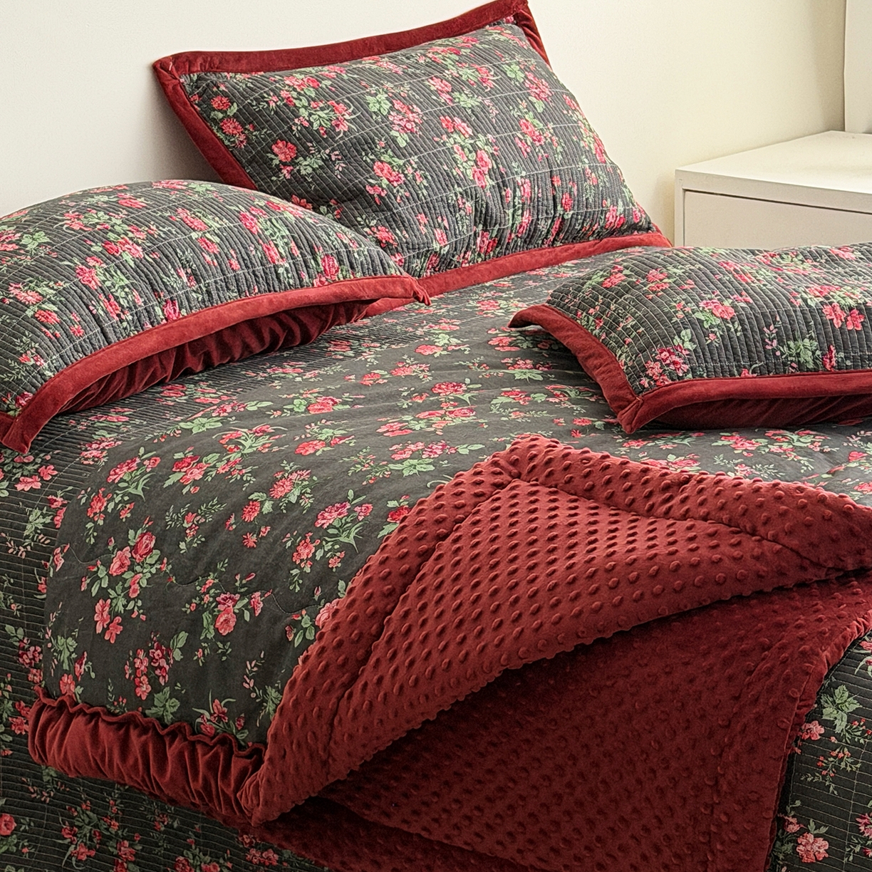 91家纺网 家纺一手货源 找家纺 （总）佰织鑫家居 2025新款棉加绒床盖三件套花苞豆豆被四件套