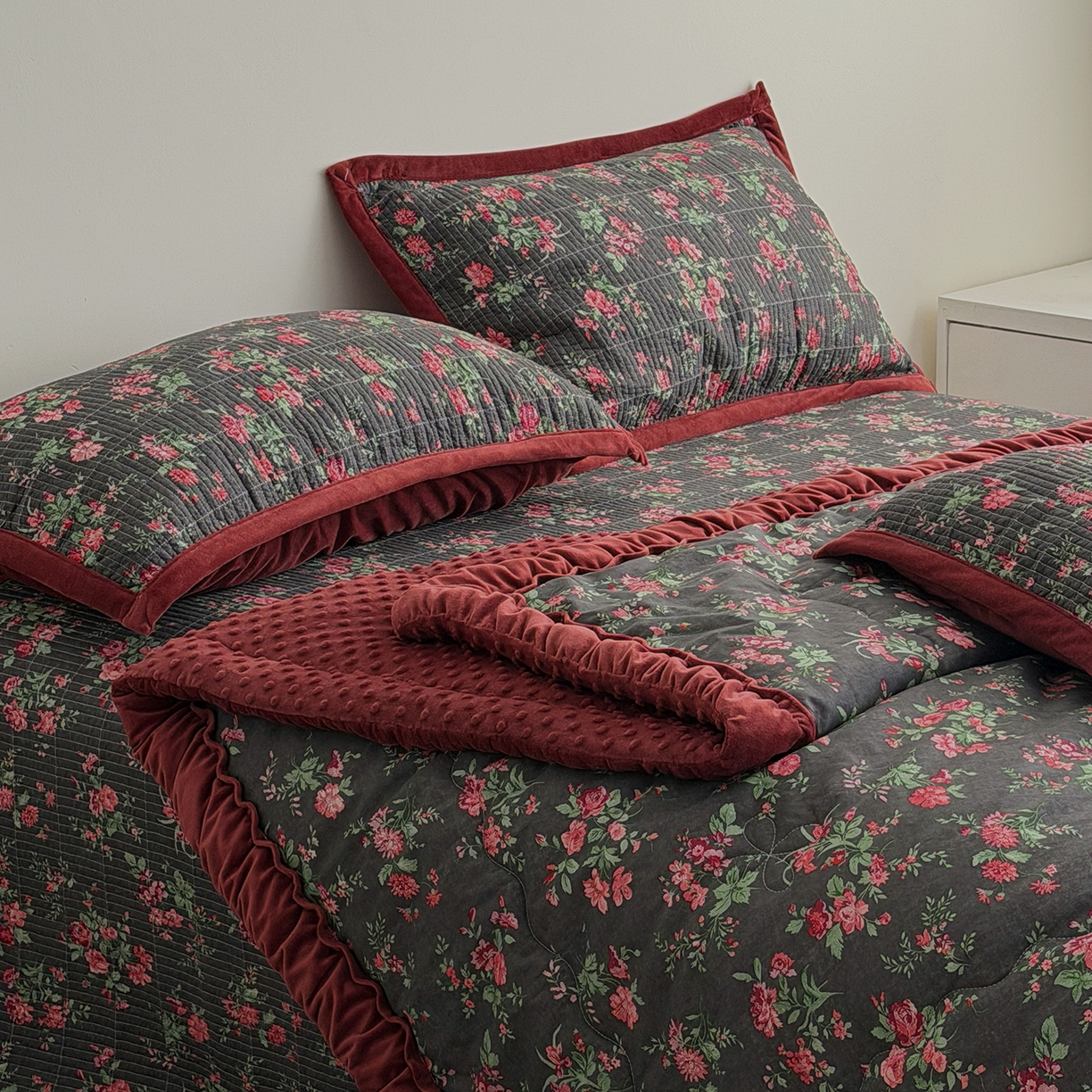 91家纺网 家纺一手货源 找家纺 （总）佰织鑫家居 2025新款棉加绒床盖三件套花苞豆豆被四件套