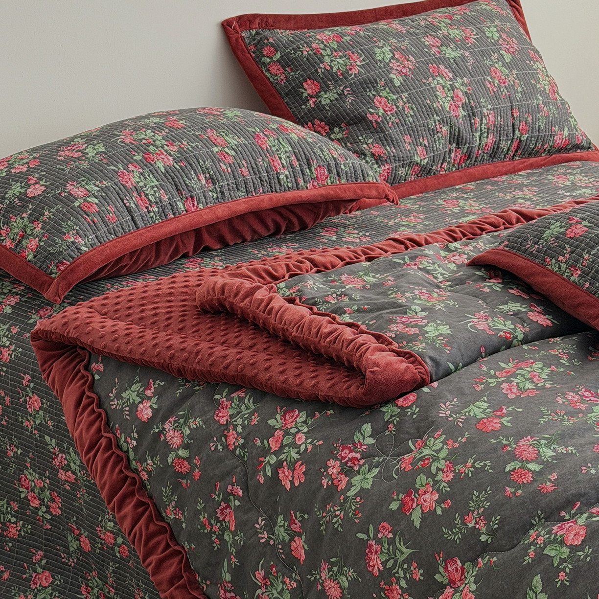 91家纺网 家纺一手货源 找家纺 （总）佰织鑫家居 2025新款棉加绒床盖三件套花苞豆豆被四件套