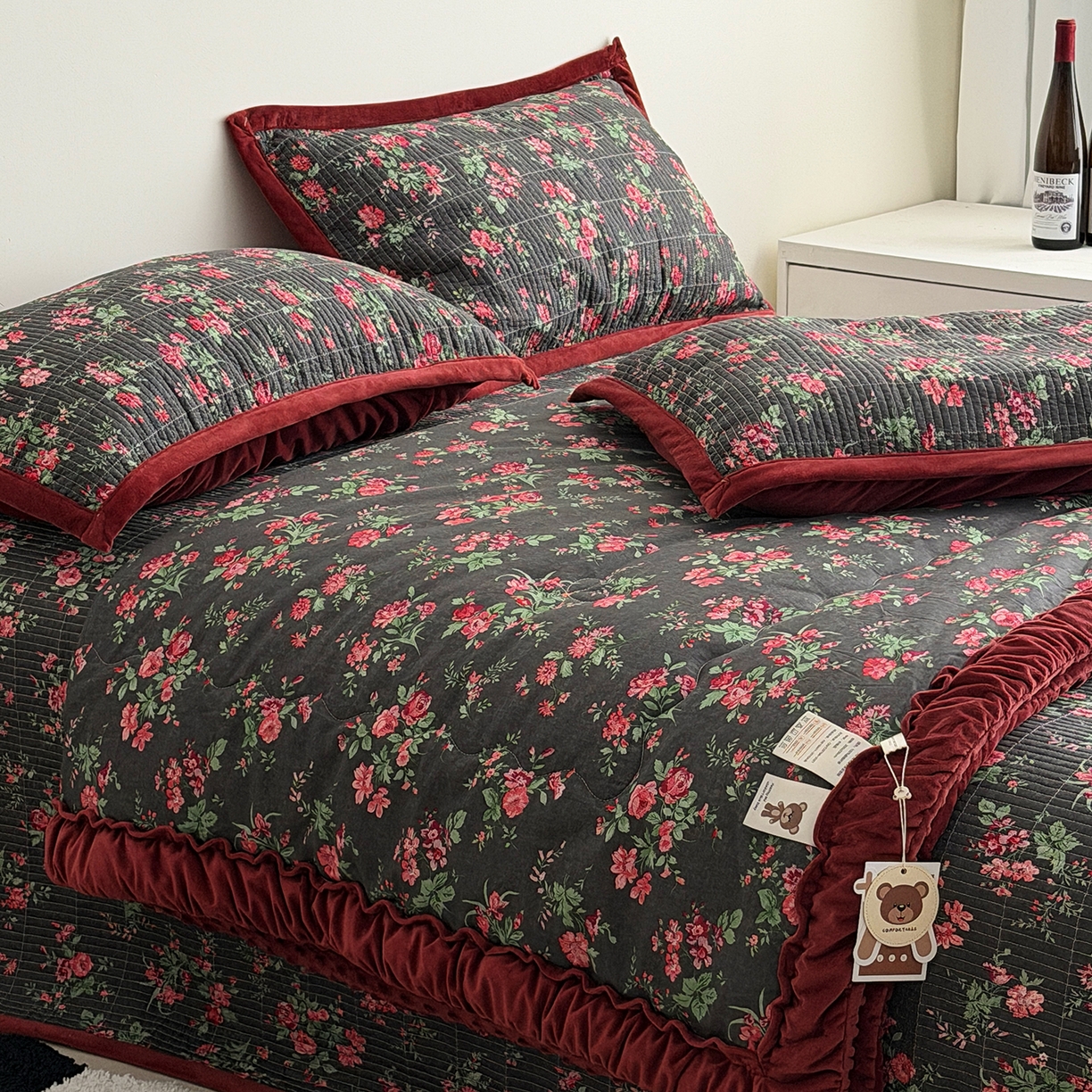 91家纺网 家纺一手货源 找家纺 佰织鑫家居 2025新款棉加绒床盖三件套花苞豆豆被四件套 梨花落