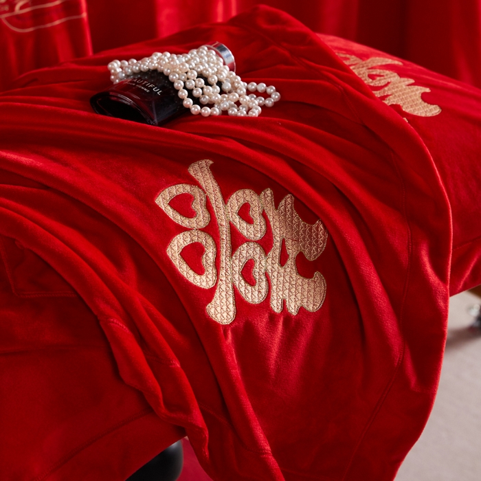 91家纺网 家纺一手货源 找家纺 默忆 2025新款婴儿绒刺绣婚庆四件套 家家有喜