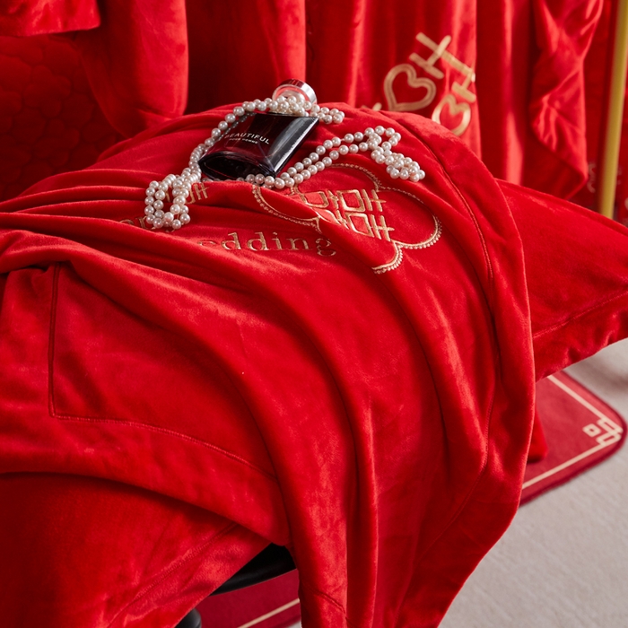 91家纺网 家纺一手货源 找家纺 默忆 2025新款婴儿绒刺绣婚庆四件套 喜气连连