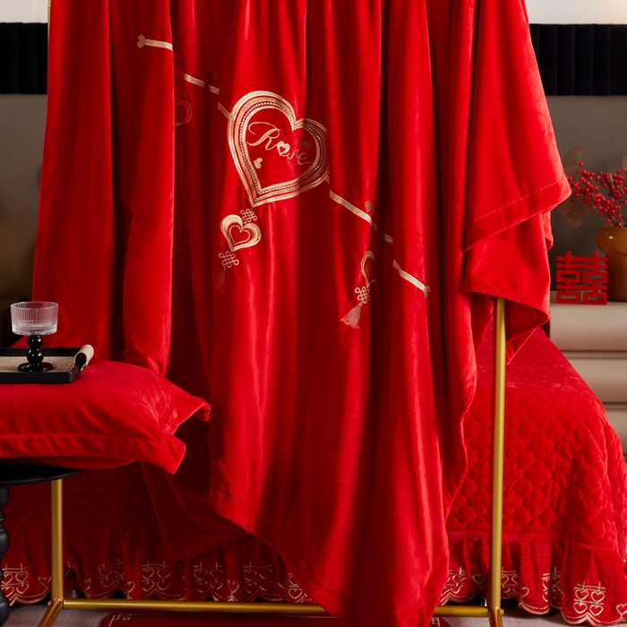 91家纺网 家纺一手货源 找家纺 默忆 2025新款婴儿绒刺绣婚庆四件套 典雅爱心