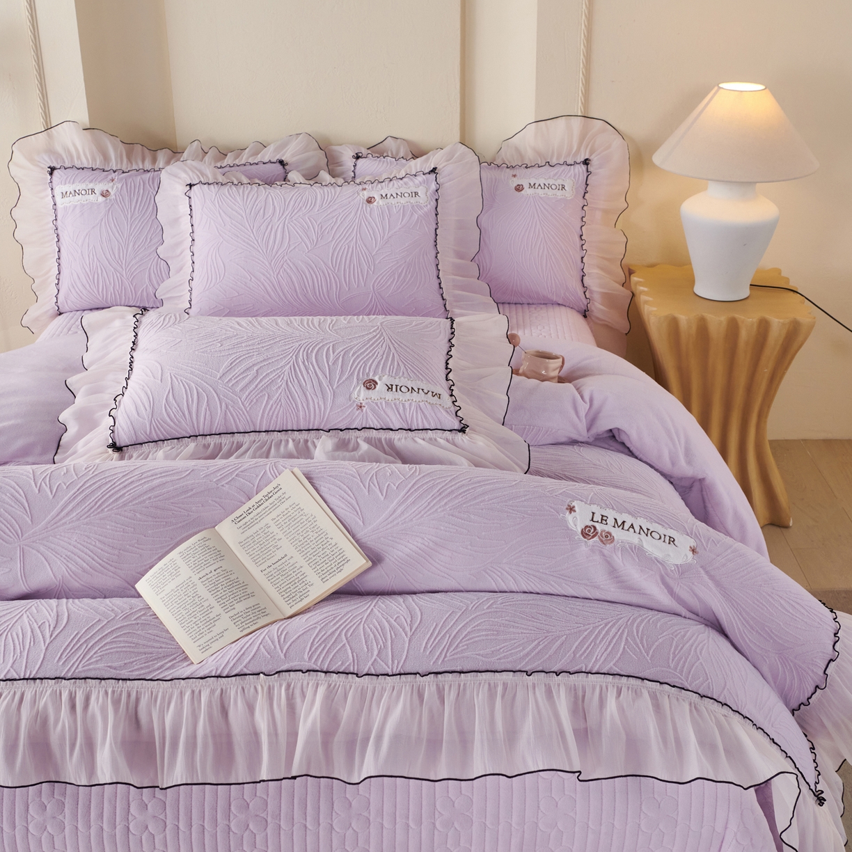 91家纺网 家纺一手货源 找家纺 （总）默忆 2025新款雕花牛奶绒夹棉床盖款四件套-森野