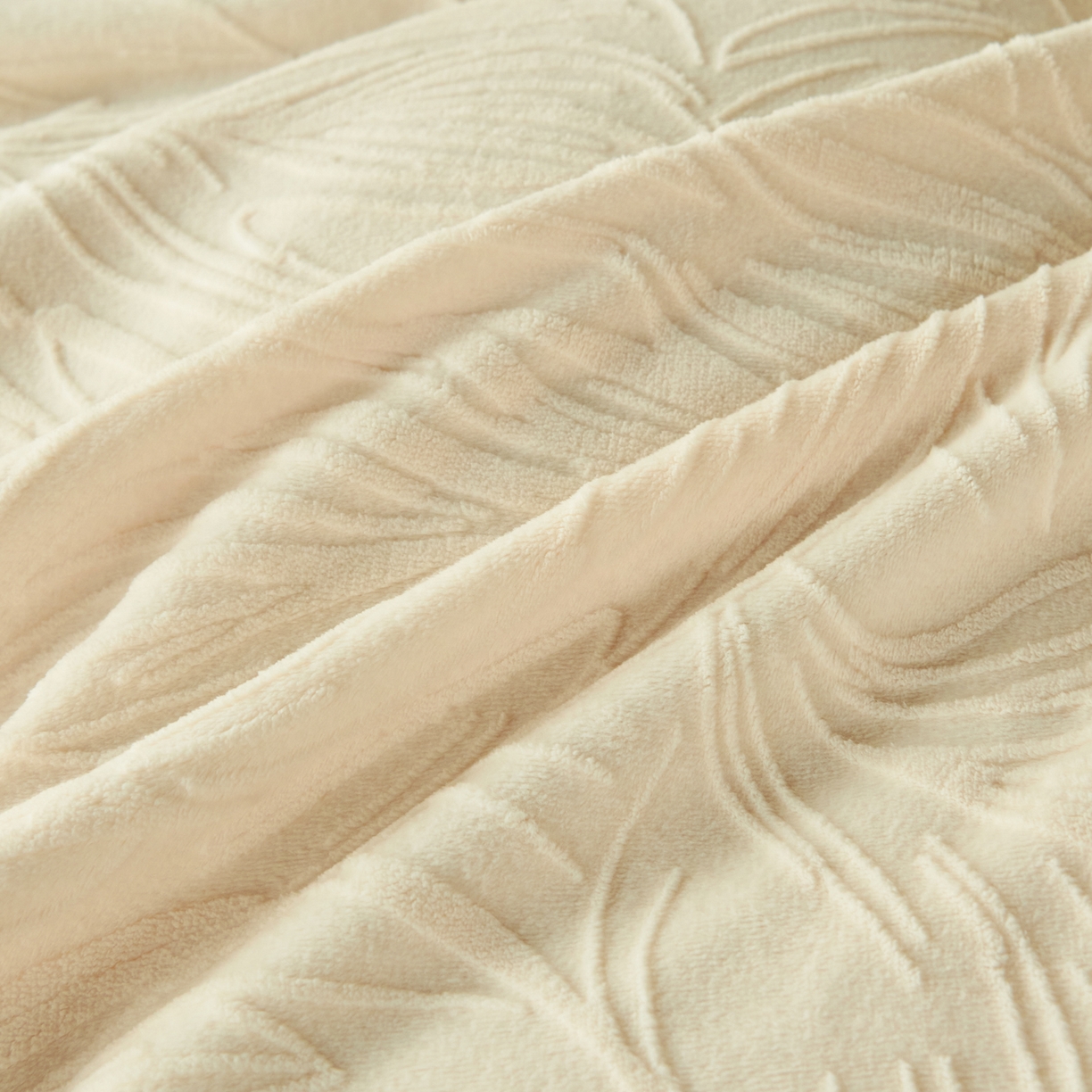 91家纺网 家纺一手货源 找家纺 默忆 2025新款雕花牛奶绒夹棉床盖款四件套-森野 森野-暖白