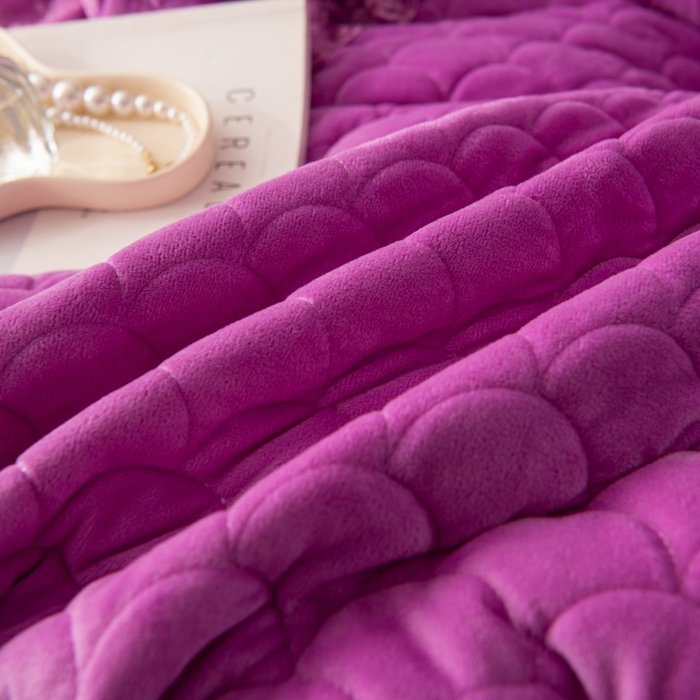 91家纺网 家纺一手货源 找家纺 默忆 2025新款宝宝绒蕾丝刺绣花边四件套 水晶紫