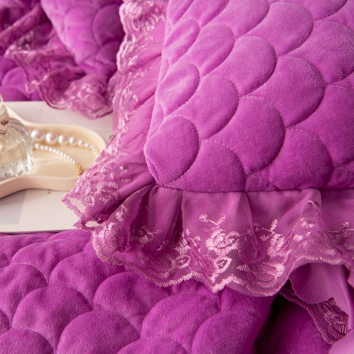 91家纺网 家纺一手货源 找家纺 默忆 2025新款宝宝绒蕾丝刺绣花边四件套 水晶紫