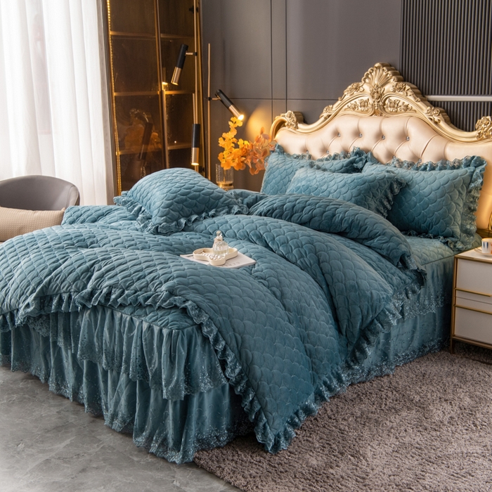 91家纺网 家纺一手货源 找家纺 默忆 2025新款宝宝绒蕾丝刺绣花边四件套 云雾蓝