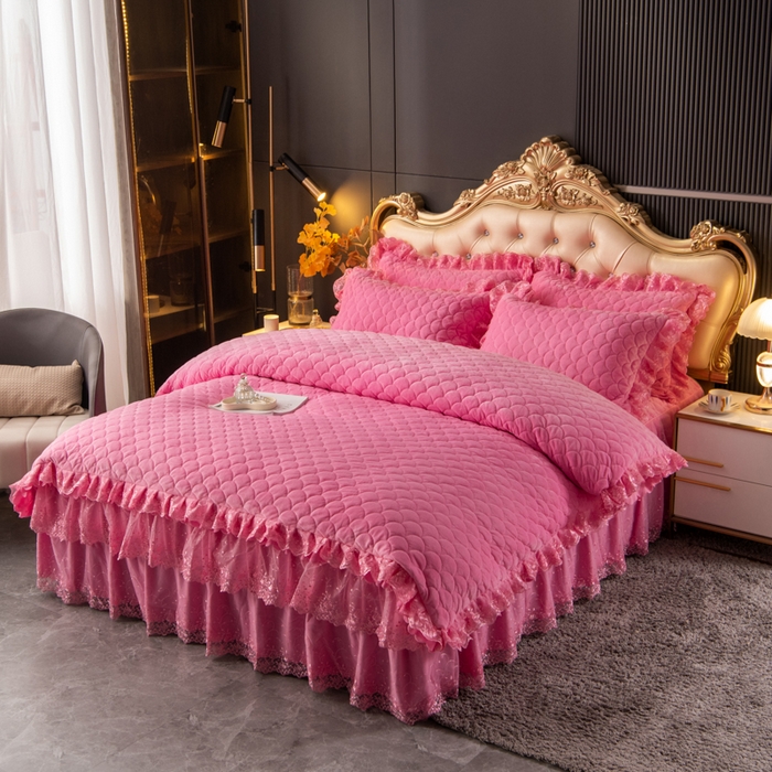 91家纺网 家纺一手货源 找家纺 默忆 2025新款宝宝绒蕾丝刺绣花边四件套 浪漫粉