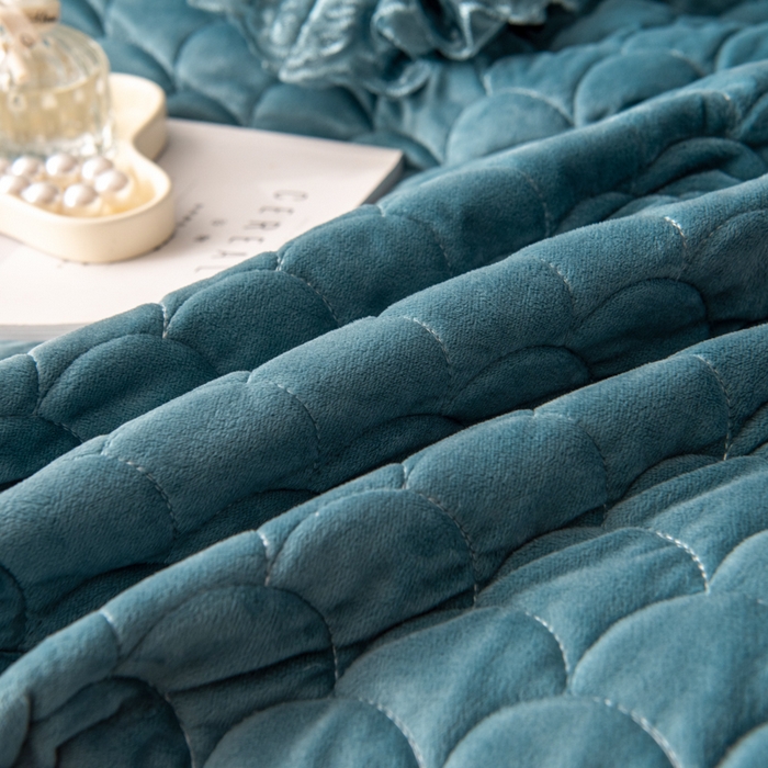 91家纺网 家纺一手货源 找家纺 默忆 2025新款宝宝绒蕾丝刺绣花边四件套 云雾蓝