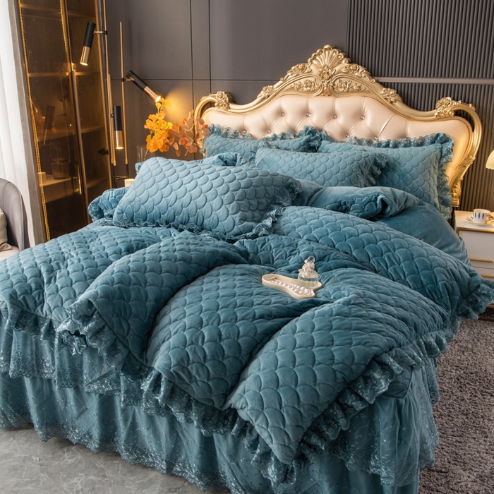 91家纺网 家纺一手货源 找家纺 默忆 2025新款宝宝绒蕾丝刺绣花边四件套 云雾蓝