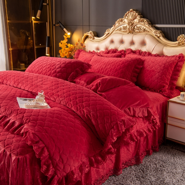 91家纺网 家纺一手货源 找家纺 默忆 2025新款宝宝绒蕾丝刺绣花边四件套 珊瑚红